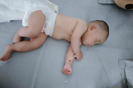 新乡宝宝脚心出汗怎么回事